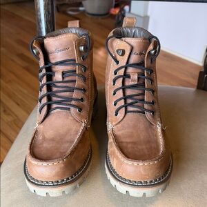 Like new, barely worn Eddie Bauer unisex Severson Moc Toe boots, M 7 1/2, W 9